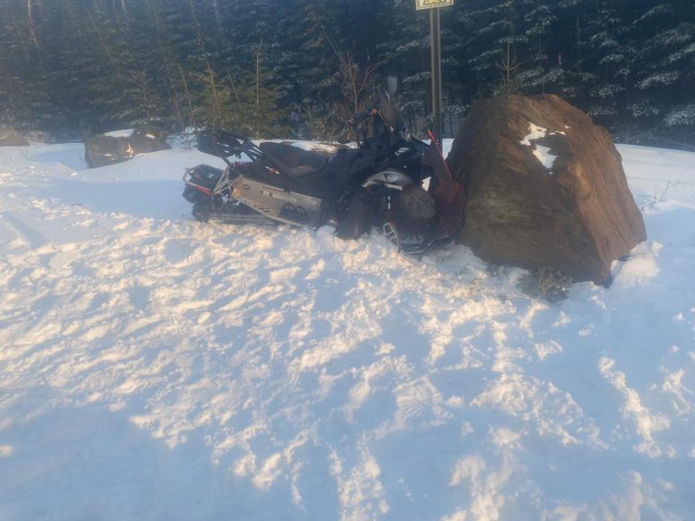 new-hampshire-snowmobile-snowmobiler-injured